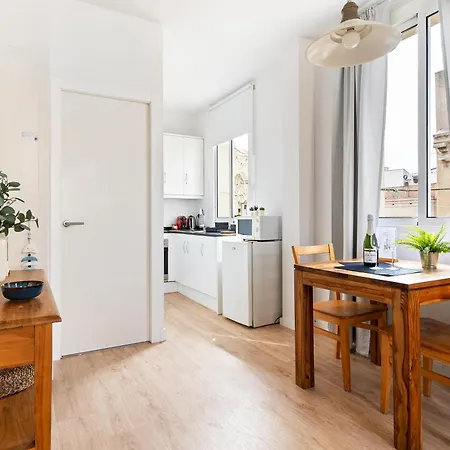 Apartment Barceloneta 42 *